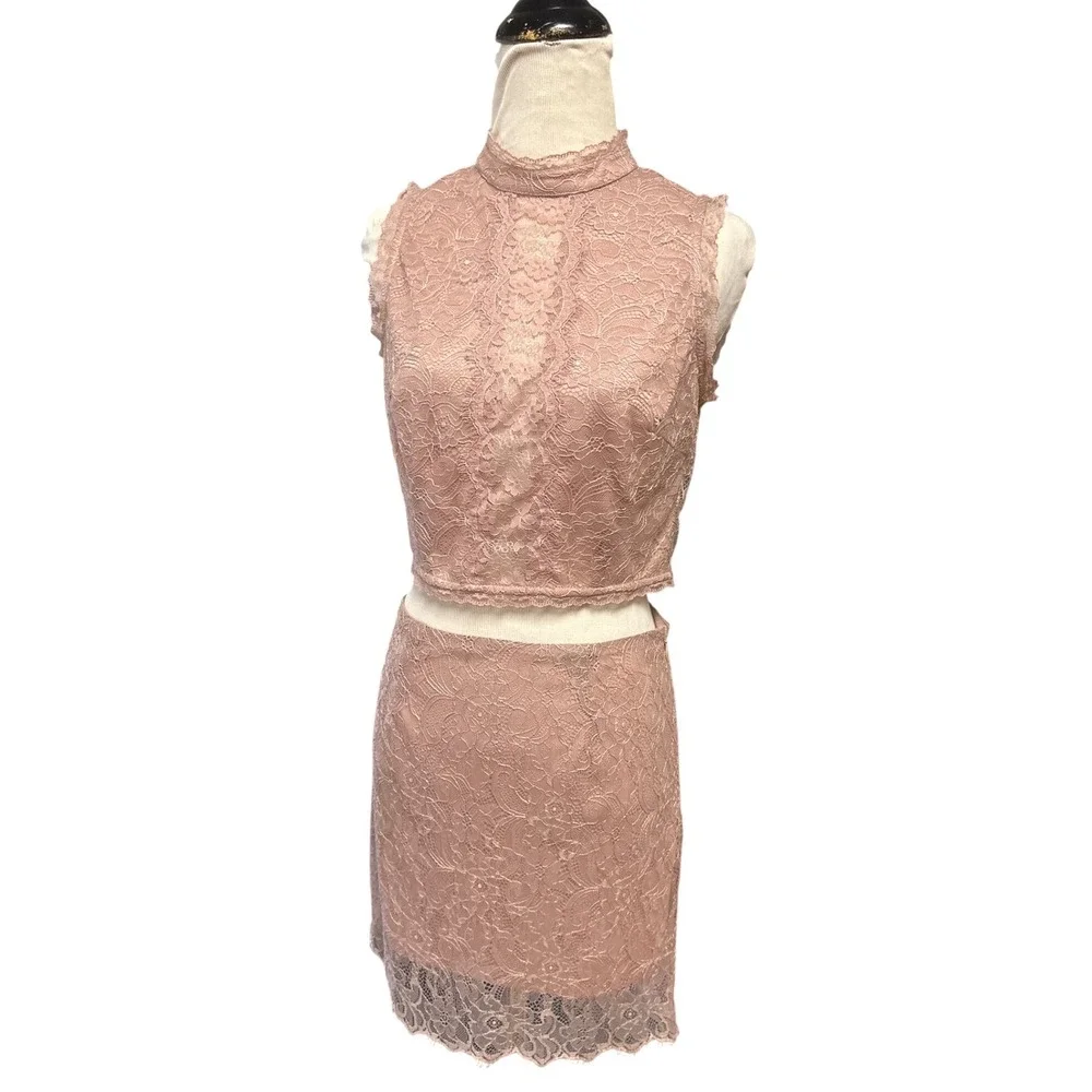 Forever 21 Womens Dusty Rose Floral Lace 2 Piece Crop Top and Mini Skirt Set M